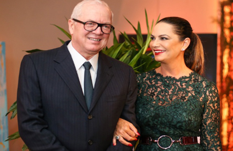 Luiza Brunet com o empres�rio Lirio Parisotto em jantar beneficente no dia 2 de maio, poucos dias antes de ser agredida